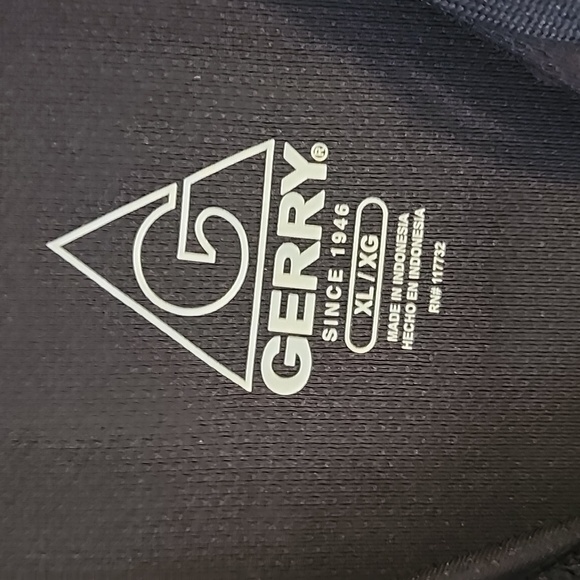 Womens hooded shirt never worn - Picture 2 of 3